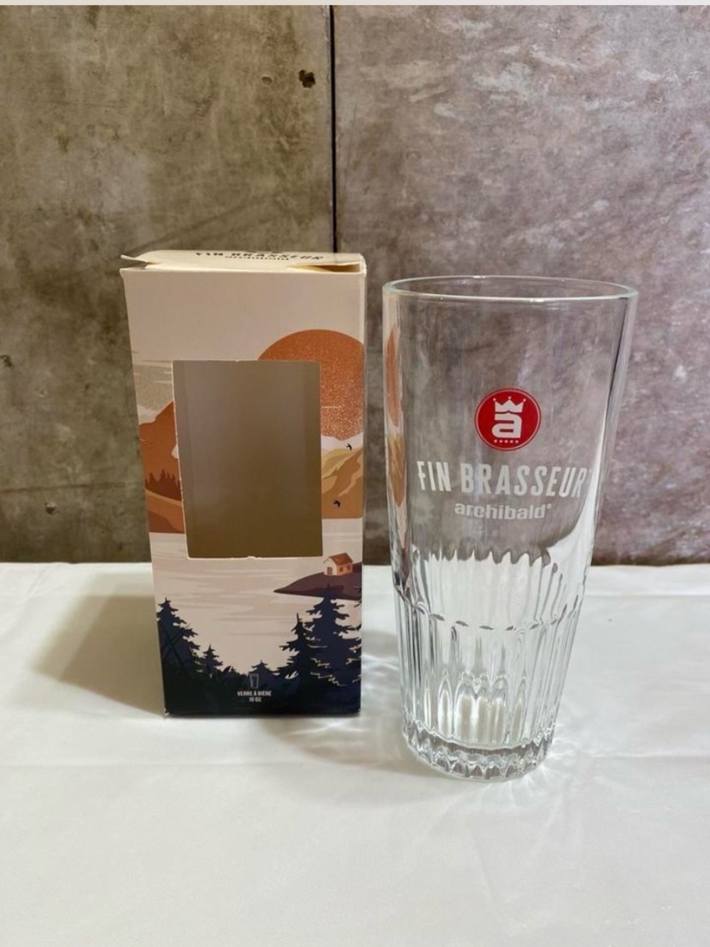 Fin Brasseur Archibald Clear Pint Glass with Red Logo-18 OZ